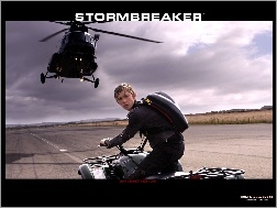 Alex Pettyfer, ulica, niebo, śmigłowiec, Stormbreaker, quad